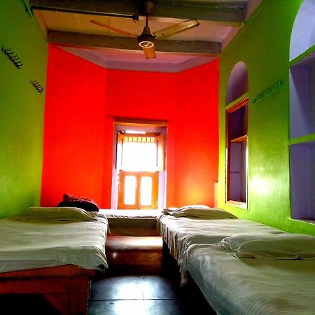Yogi Lodge Varanasi Exteriör bild