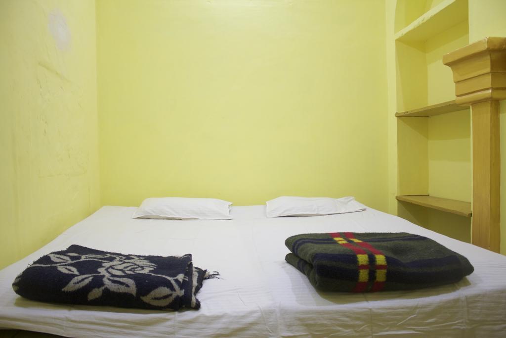 Yogi Lodge Varanasi Exteriör bild
