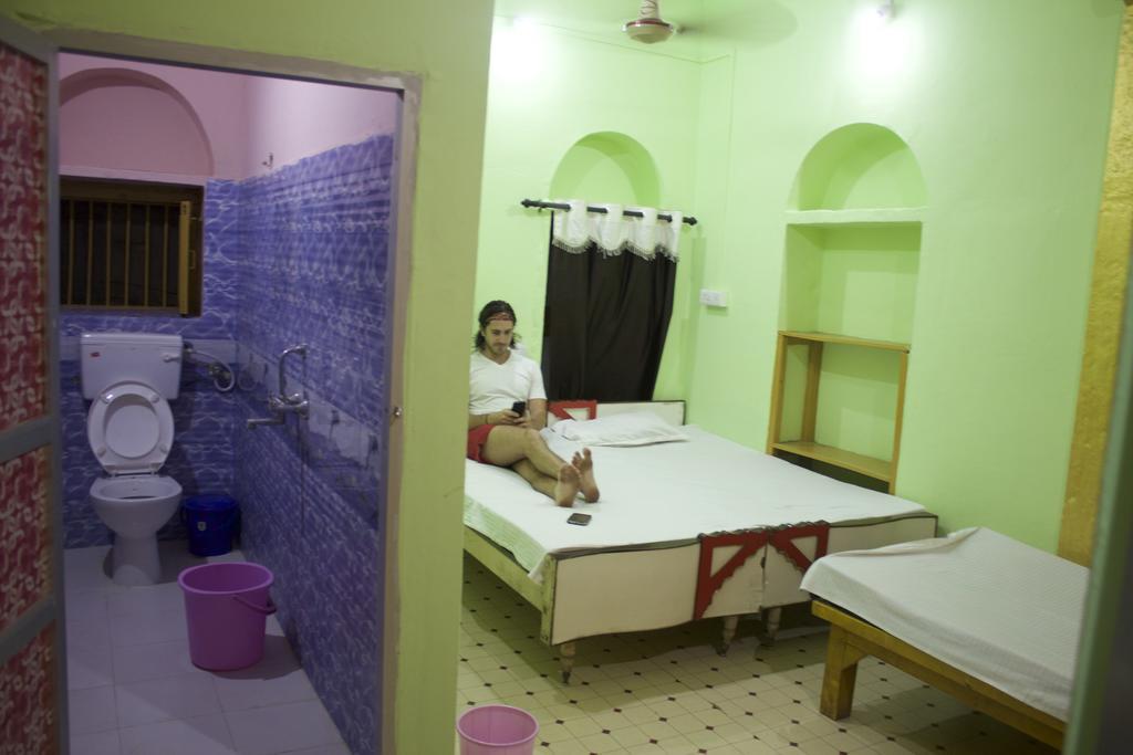 Yogi Lodge Varanasi Exteriör bild
