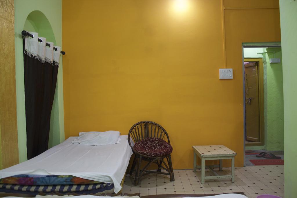 Yogi Lodge Varanasi Exteriör bild