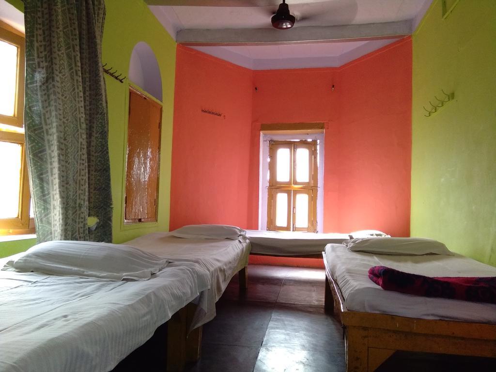 Yogi Lodge Varanasi Exteriör bild