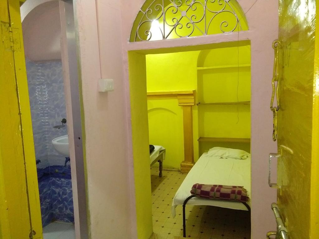 Yogi Lodge Varanasi Exteriör bild