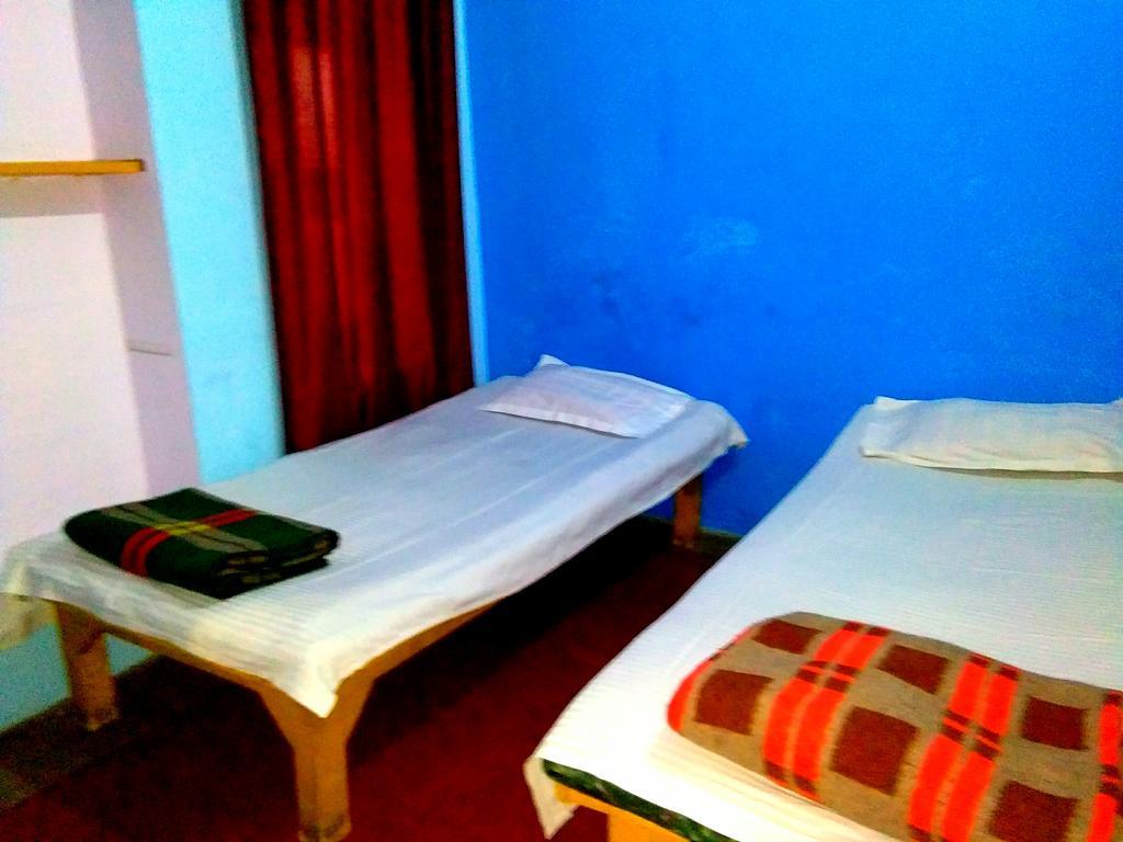 Yogi Lodge Varanasi Exteriör bild