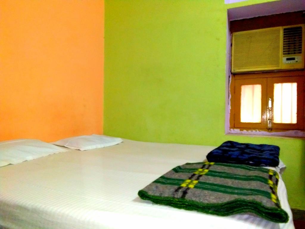 Yogi Lodge Varanasi Exteriör bild