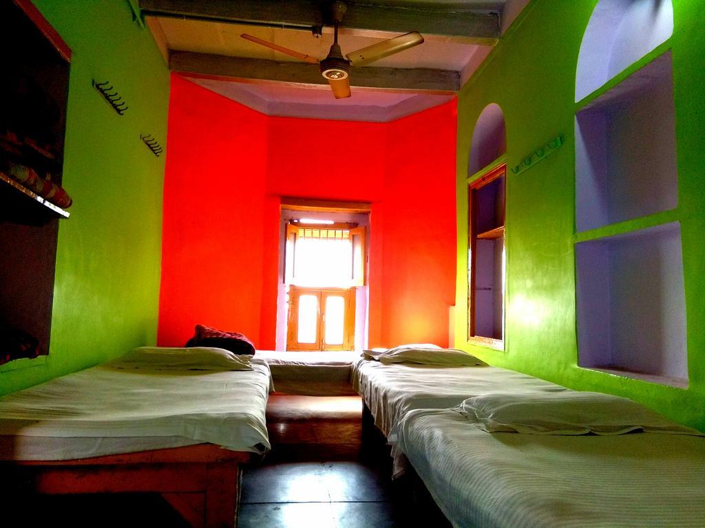 Yogi Lodge Varanasi Exteriör bild