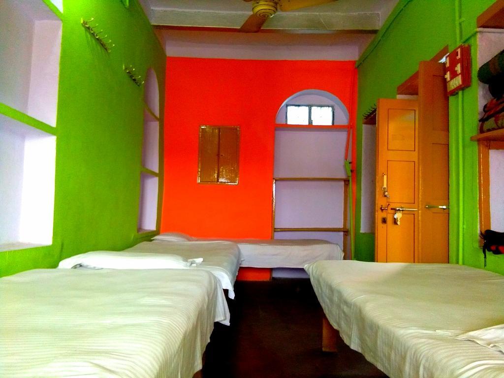 Yogi Lodge Varanasi Exteriör bild