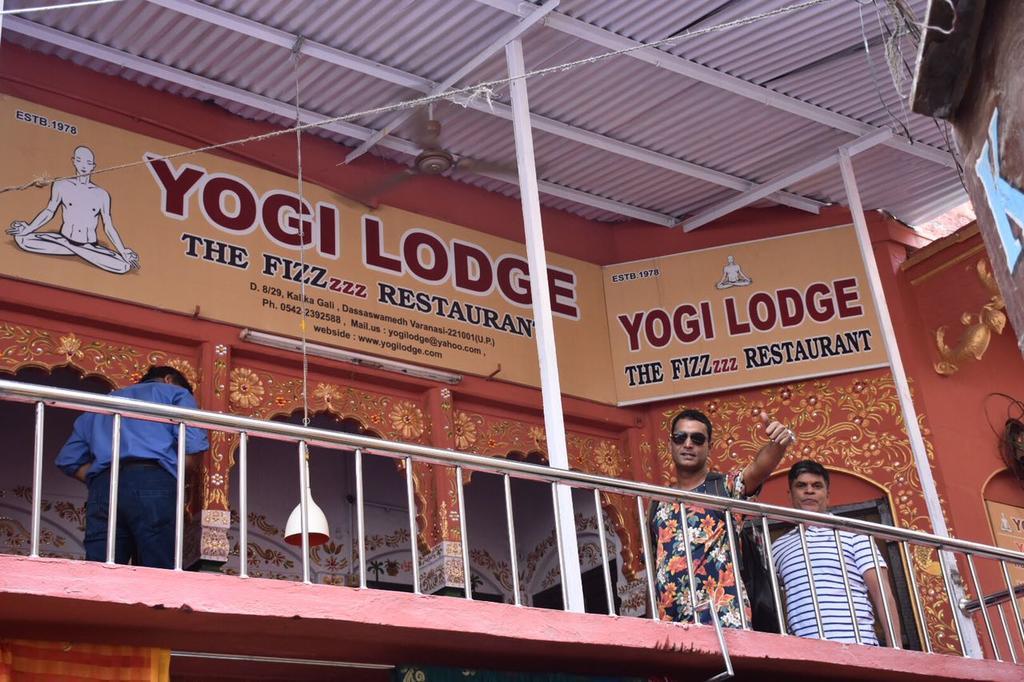 Yogi Lodge Varanasi Exteriör bild